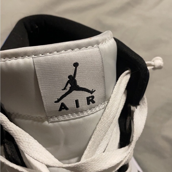 university blue mids